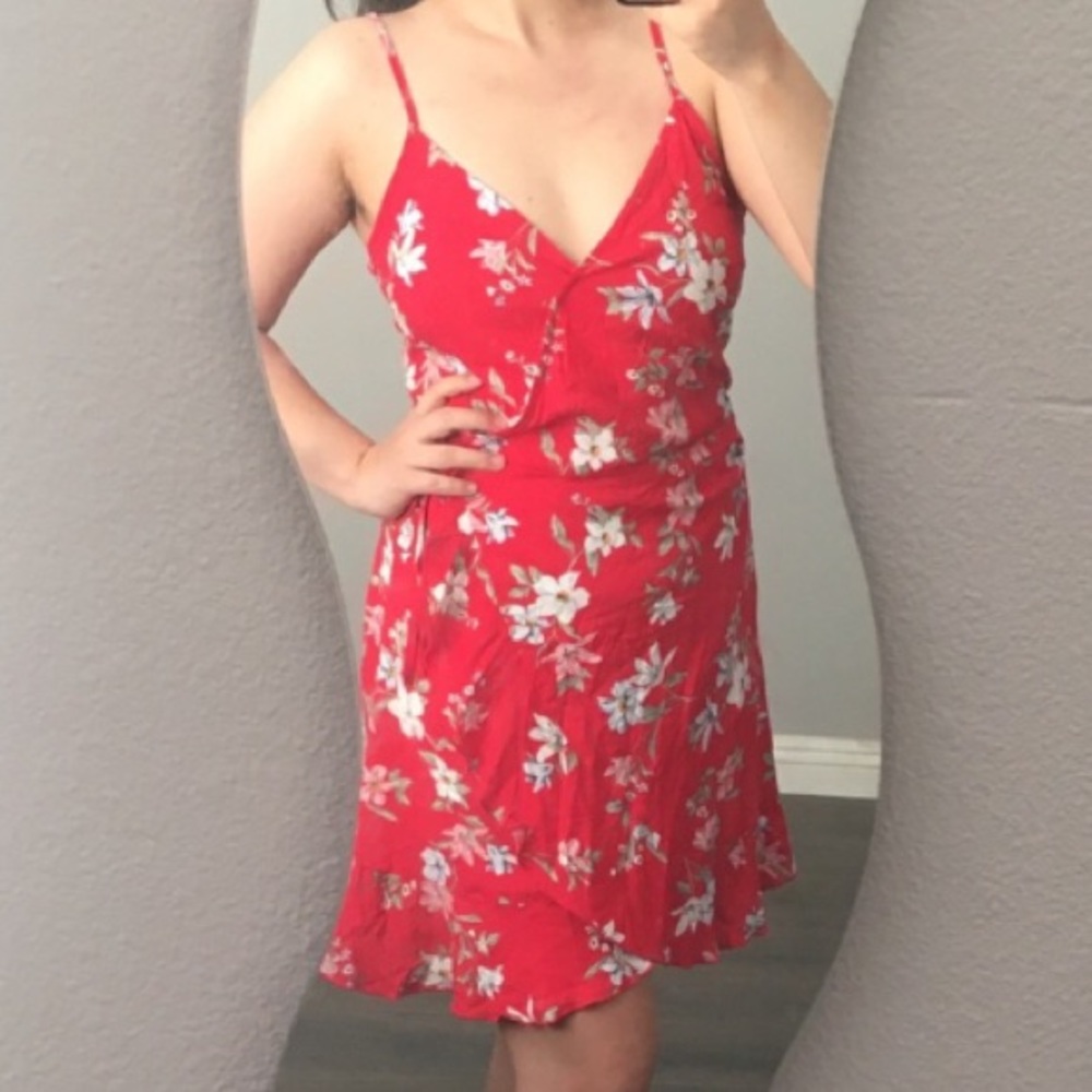 NWOT H&M Red Floral Flowy Dress Size 4